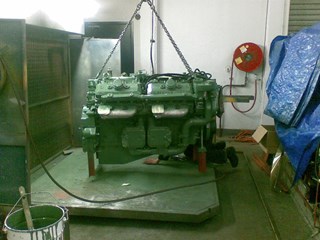 De motor, een Detroit 12V-92. Vermogen; 1200+ pk`s