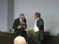 Overhandiging FTF boek aan Cor Floor